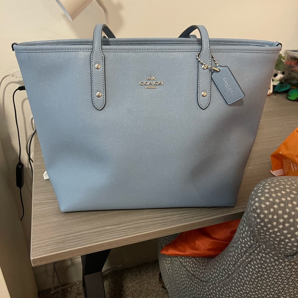 Coach Powder Blue Leather Tote Bag with Structured Design